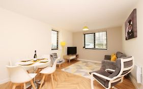 Modern & Spacious 2 Bedroom Apartment With Parking!